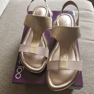 Me Too Women's Zoey Peach Leather T-Strap Sandal